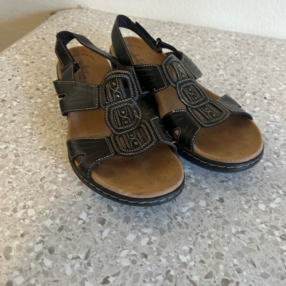 Clarks Black Leather Leisa
Vine Sandals Size 12